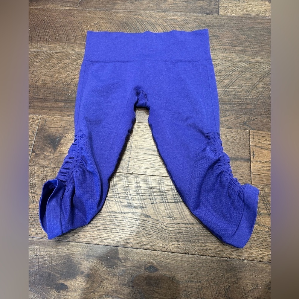 Lululemon In The Flow Q5 Cropped Leggings Compression Rouched Purple Size 6